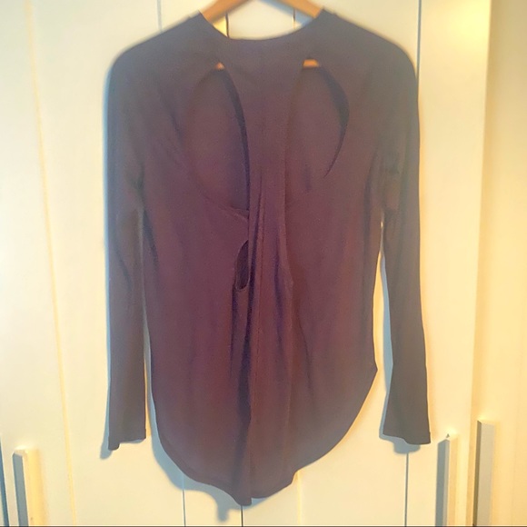 Under Armour workout top - Picture 2 of 3